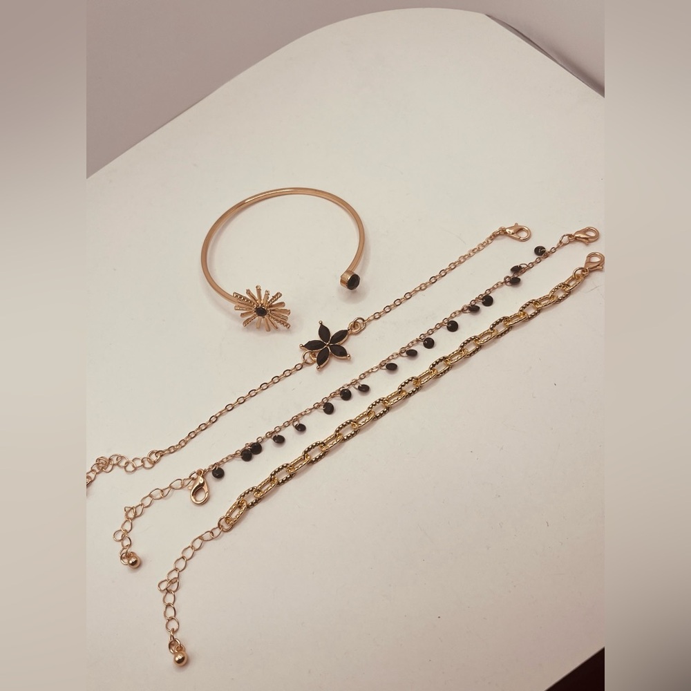 Set bracelet for women imitation diamond 4 pieces - Picture 3 of 3